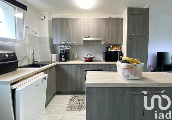 Maison traditionnelle 5 pièces de 85 m² à Savigny-le-Temple (77176)