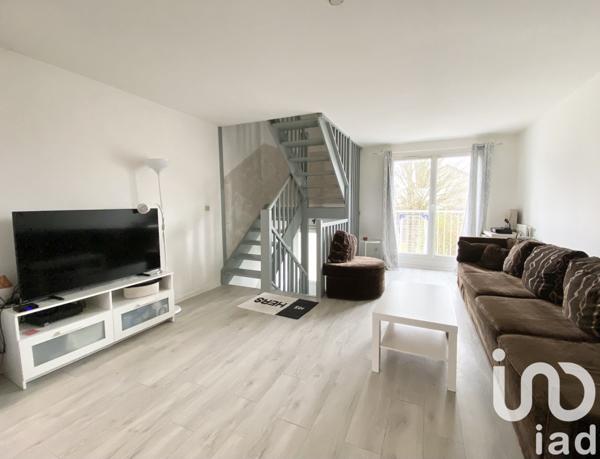 Maison traditionnelle 5 pièces de 85 m² à Savigny-le-Temple (77176)