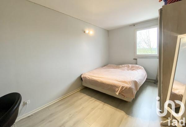 Maison traditionnelle 5 pièces de 85 m² à Savigny-le-Temple (77176)