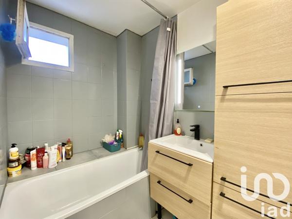 Maison traditionnelle 5 pièces de 85 m² à Savigny-le-Temple (77176)