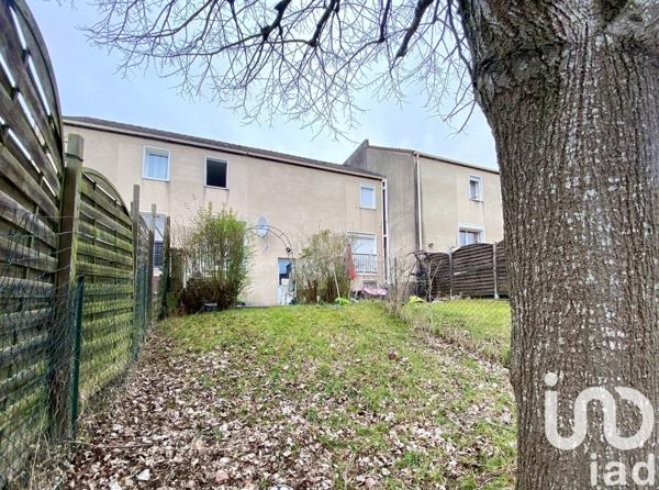 Maison traditionnelle 5 pièces de 85 m² à Savigny-le-Temple (77176)