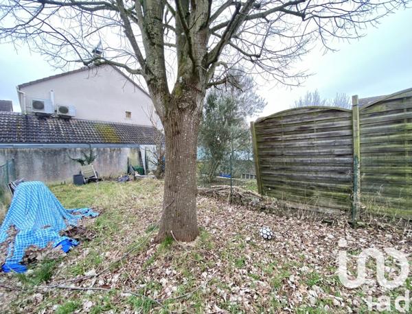 Maison traditionnelle 5 pièces de 85 m² à Savigny-le-Temple (77176)