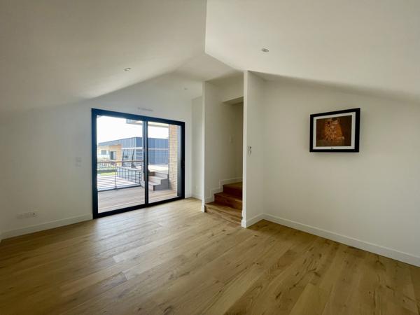 Villa 5 pièce(s) 4 chambre(s) 210 m²