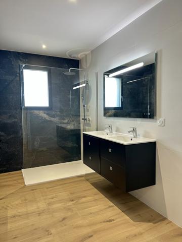 Villa 5 pièce(s) 4 chambre(s) 210 m²