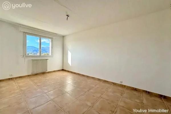 Spacieux Appartement à Ghisonaccia: 3 Chambres, Confort Moderne
