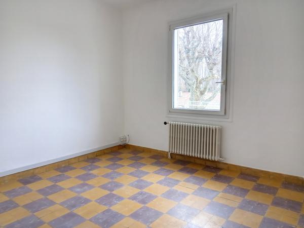 Camaret-sur-Aigues (84850) Exclusivité :à Camaret sur aigues au coeur du village – Maison avec dépendances et terrain arboré