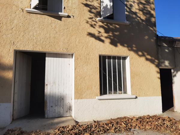 Camaret-sur-Aigues (84850) Exclusivité :à Camaret sur aigues au coeur du village – Maison avec dépendances et terrain arboré