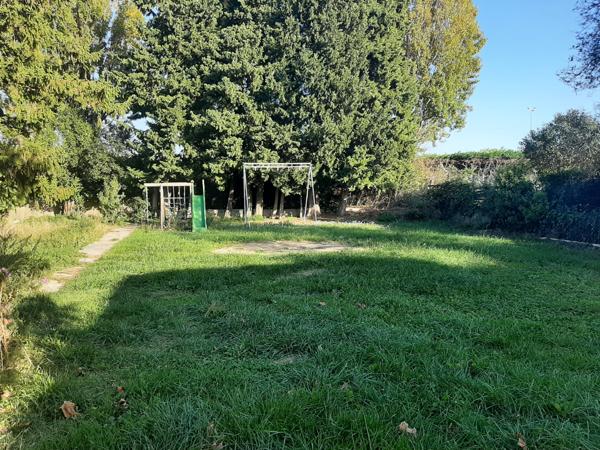 Camaret-sur-Aigues (84850) Exclusivité :à Camaret sur aigues au coeur du village – Maison avec dépendances et terrain arboré