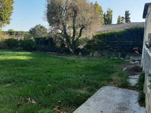 Camaret-sur-Aigues (84850) Exclusivité :à Camaret sur aigues au coeur du village – Maison avec dépendances et terrain arboré