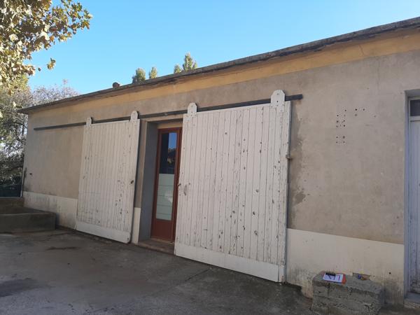 Camaret-sur-Aigues (84850) Exclusivité :à Camaret sur aigues au coeur du village – Maison avec dépendances et terrain arboré