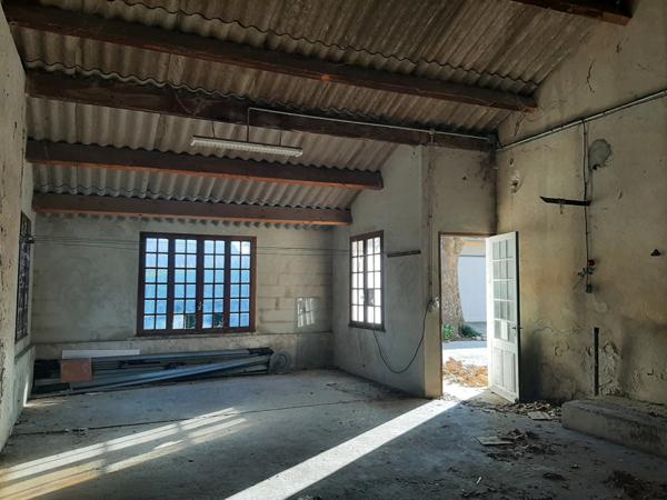 Camaret-sur-Aigues (84850) Exclusivité :à Camaret sur aigues au coeur du village – Maison avec dépendances et terrain arboré