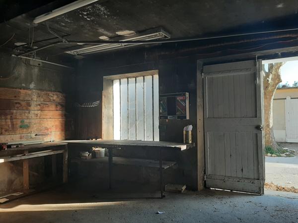 Camaret-sur-Aigues (84850) Exclusivité :à Camaret sur aigues au coeur du village – Maison avec dépendances et terrain arboré