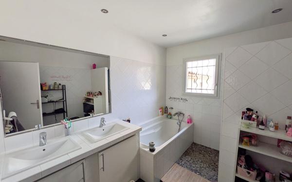 Maison à vendre    4 pièces •  Vedène