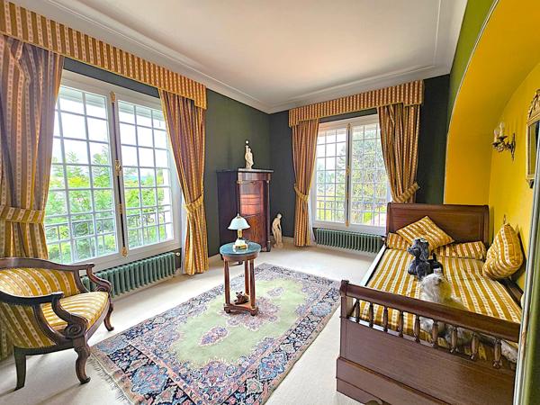 Villeneuve-sur-Lot (47300) Élégante propriété avec maison 200m², longère et dépendances avec piscine et grand parc 4000 m²