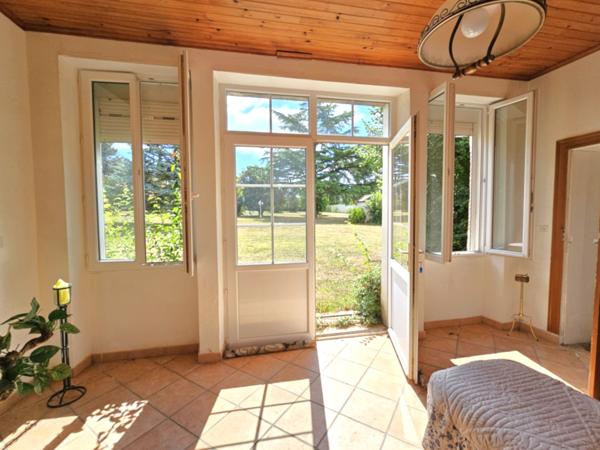 Villeneuve-sur-Lot (47300) Élégante propriété avec maison 200m², longère et dépendances avec piscine et grand parc 4000 m²