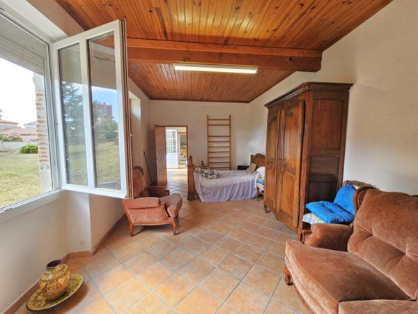 Villeneuve-sur-Lot (47300) Élégante propriété avec maison 200m², longère et dépendances avec piscine et grand parc 4000 m²