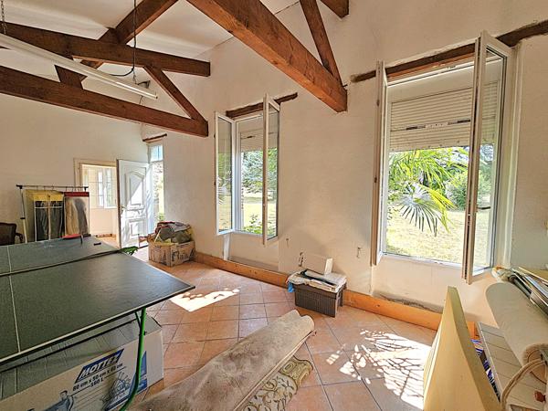 Villeneuve-sur-Lot (47300) Élégante propriété avec maison 200m², longère et dépendances avec piscine et grand parc 4000 m²