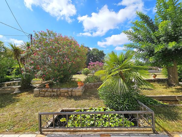 Villeneuve-sur-Lot (47300) Élégante propriété avec maison 200m², longère et dépendances avec piscine et grand parc 4000 m²