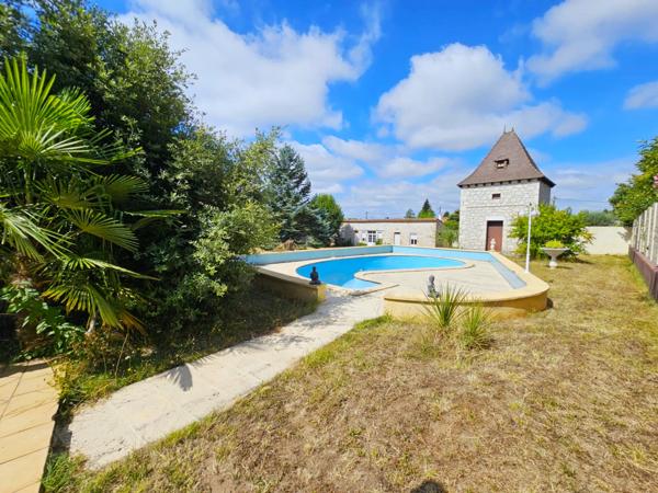 Villeneuve-sur-Lot (47300) Élégante propriété avec maison 200m², longère et dépendances avec piscine et grand parc 4000 m²