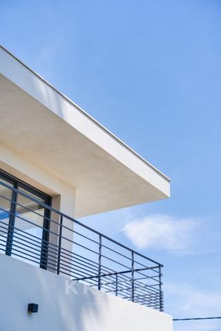 Villa contemporaine rénovée proche du port avec vues panoramiques
