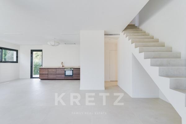 Villa contemporaine rénovée proche du port avec vues panoramiques