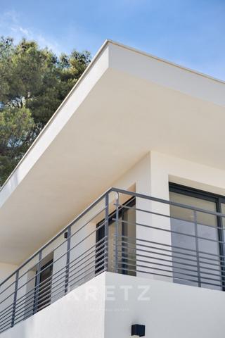 Villa contemporaine rénovée proche du port avec vues panoramiques
