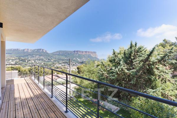 Villa contemporaine rénovée proche du port avec vues panoramiques