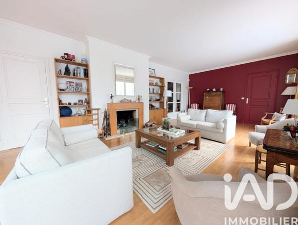 Maison à vendre 8 pièces 237 m² Le Chesnay-Rocquencourt