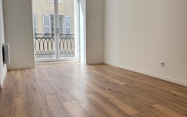 Appartement à louer    3 pièces • 83 m2 Mazamet