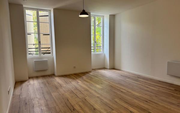 Appartement à louer    3 pièces • 83 m2 Mazamet