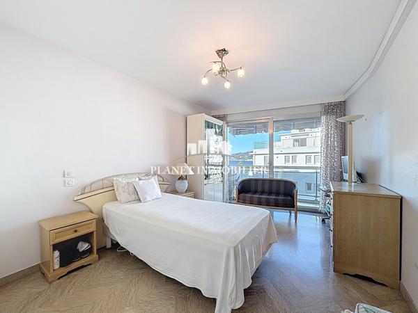 JUAN LES PINS 3 PIECES GARAGE ET CAVE VUE MER