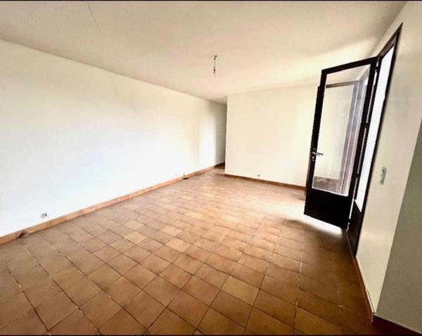 Appartement
                                                                                                                                                                                                                                                                                                                        2 pièce(s)                                                                                                                                                                                                          1 chambre(s)                                                                                                                                                                                                          60  m²