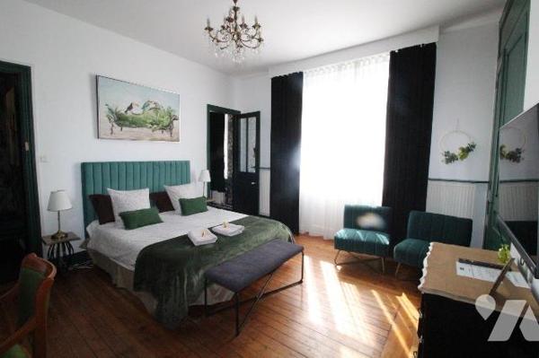 VILLA 330 M2 - 7 CHAMBRES AVEC SALLE DE BAINS - 1 APPARTEMENT - JARDIN ET GARAGE - A VENDRE - M...