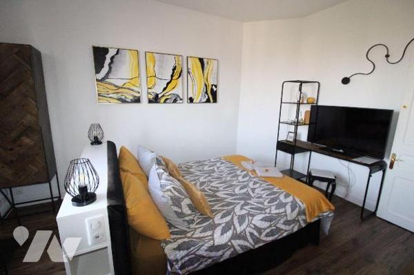 VILLA 330 M2 - 7 CHAMBRES AVEC SALLE DE BAINS - 1 APPARTEMENT - JARDIN ET GARAGE - A VENDRE - M...