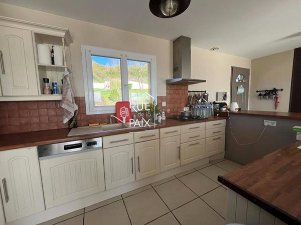 86530 naintre Spacieuse maison sur sous-sol / Possibilité de vivre de plain pied située à Naintré