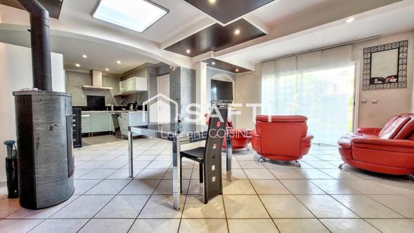 Maison de 105m² avec piscine sur parcelle de 500m² de terrain paysagé, au calme d'une impasse