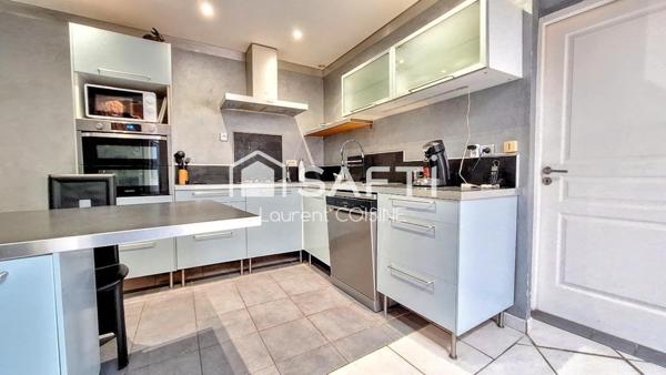 Maison de 105m² avec piscine sur parcelle de 500m² de terrain paysagé, au calme d'une impasse