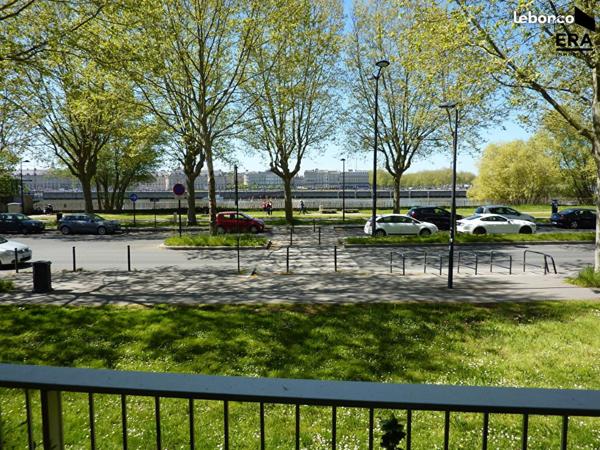 33100 BORDEAUX BASTIDE -  Appartement en duplex 6 pièces de 139 m²  + terrasse de 32m²  + 2 places de parkingà vendre
