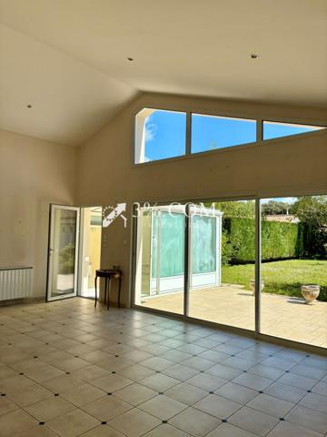 Maison
                                                                                                                                                                                                                                                                                                                        5 pièce(s)                                                                                                                                                                                                          3 chambre(s)                                                                                                                                                                                                          125  m²