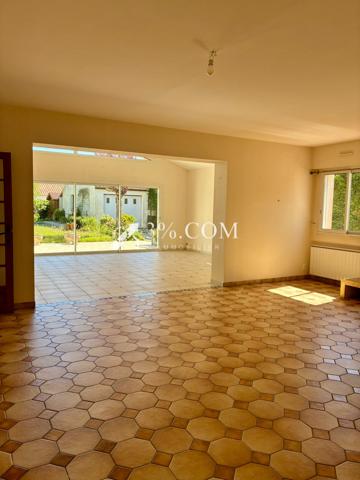 Maison
                                                                                                                                                                                                                                                                                                                        5 pièce(s)                                                                                                                                                                                                          3 chambre(s)                                                                                                                                                                                                          125  m²