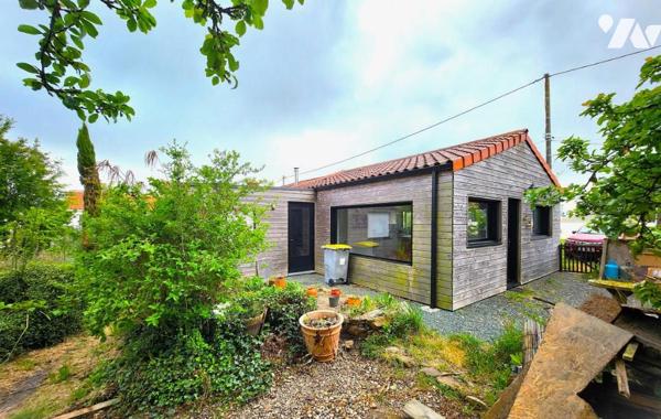 Maison de charme mêlant pierre et bois