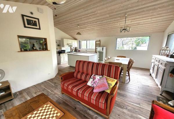 Maison de charme mêlant pierre et bois