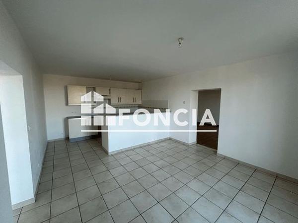 Location Appartement 3 pièces 102 m² - 11 Rue des Ecoles Castelferrus 82100