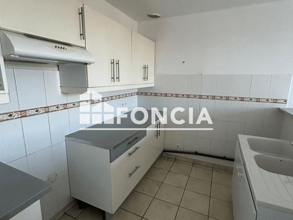 Location Appartement 3 pièces 102 m² - 11 Rue des Ecoles Castelferrus 82100