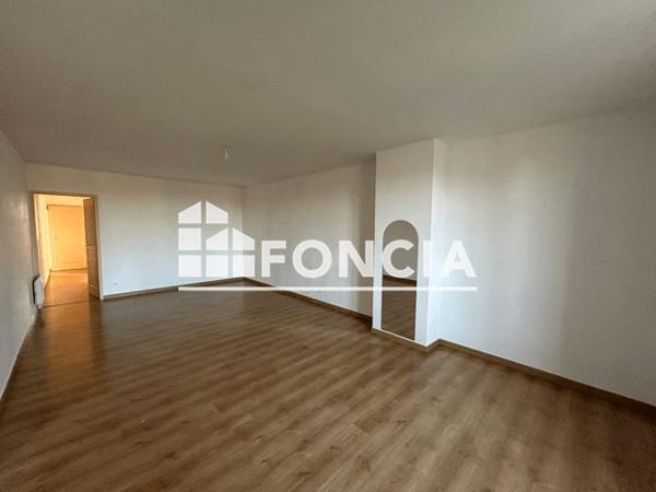 Location Appartement 3 pièces 102 m² - 11 Rue des Ecoles Castelferrus 82100