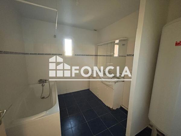 Location Appartement 3 pièces 102 m² - 11 Rue des Ecoles Castelferrus 82100