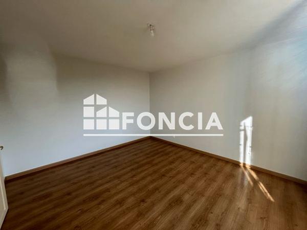 Location Appartement 3 pièces 102 m² - 11 Rue des Ecoles Castelferrus 82100