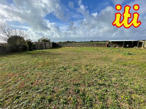 Beau terrain en lot arrière de 792 m² avec environnement privilégié