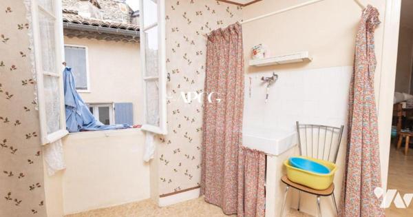 A VENDRE ENSEMBLE IMMOBILIER A RENOVER CENTRE NYONS 