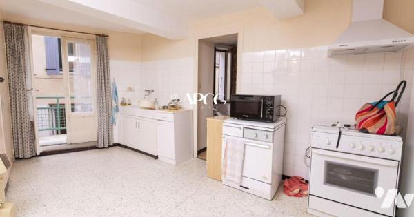 A VENDRE ENSEMBLE IMMOBILIER A RENOVER CENTRE NYONS 